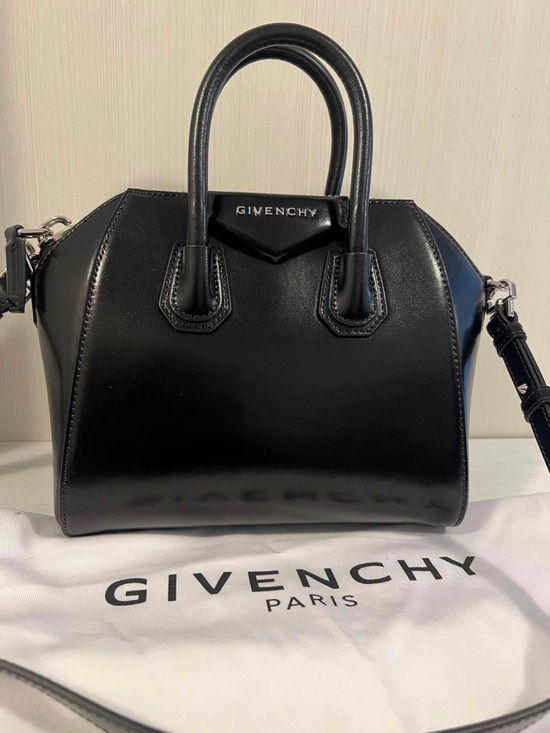 Givenchy Handbags - Givenchy Black Antigona Mini Smooth Leather Satchel